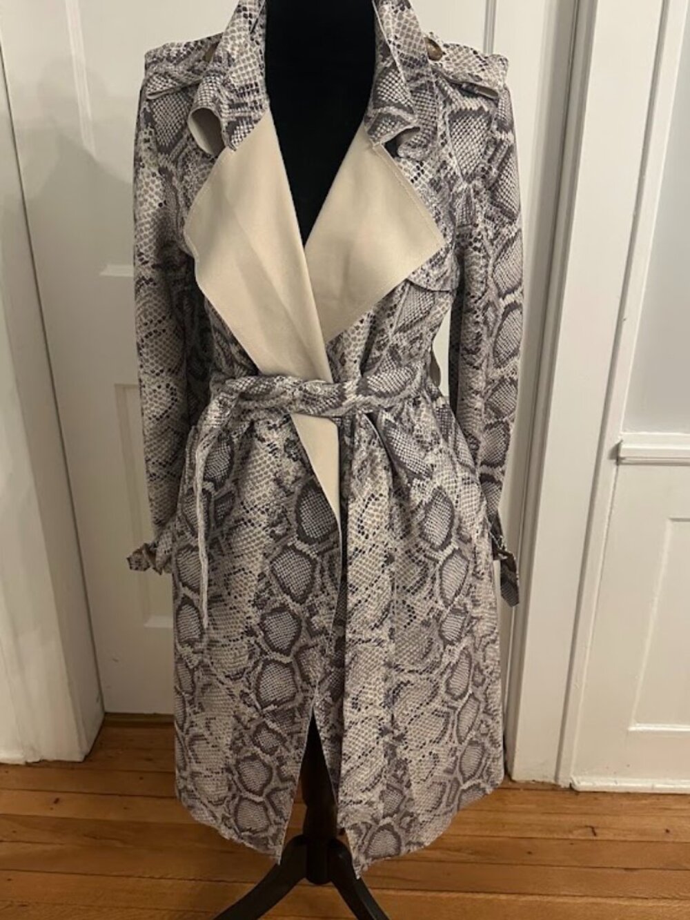 Few Moda New York trench coat